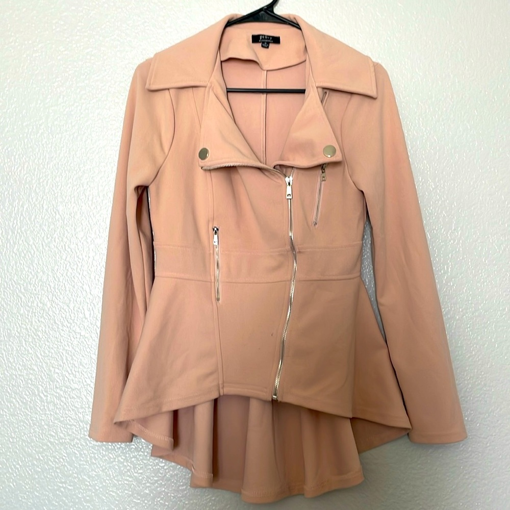 Size: Small-Medium
Good Condition
Final Sale